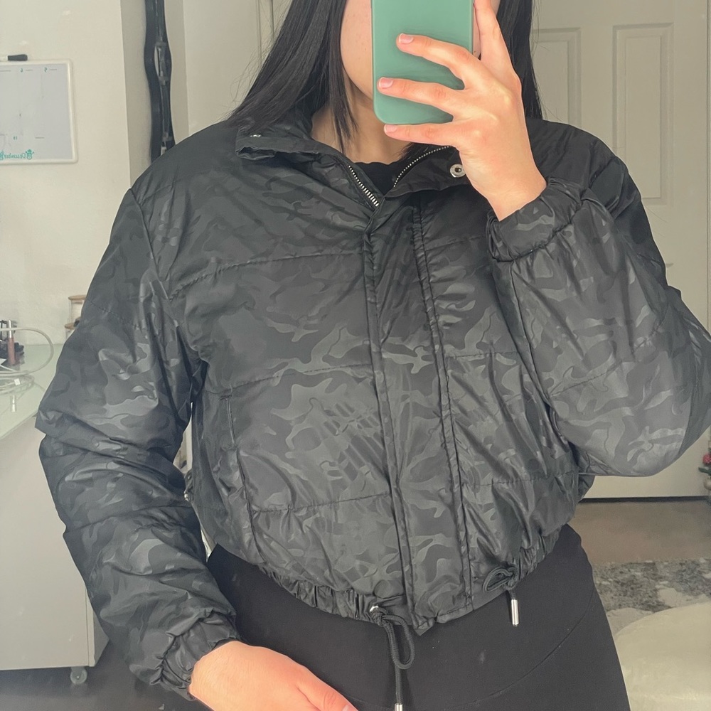 Cropped Black Camo Puffer Jacket - Picture 6 of 6